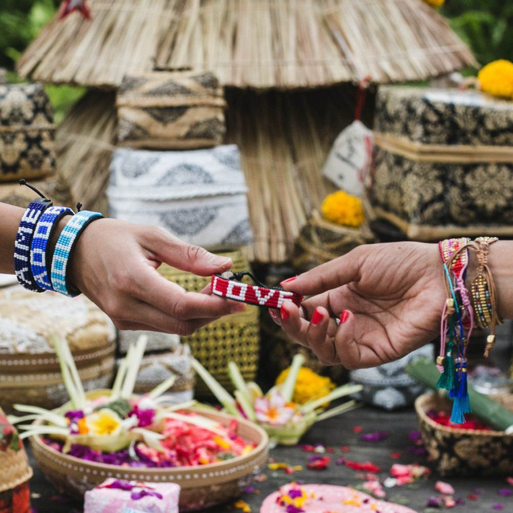 JE T'AIME Bracelet - Love Is Project